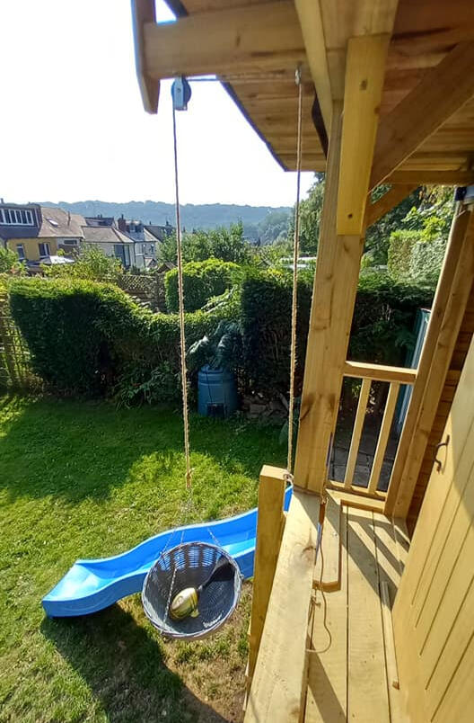 Detail of the basket and pulley system